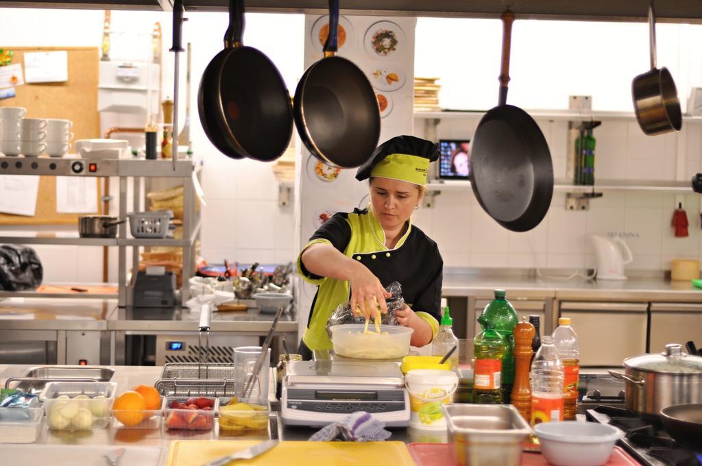 Hotel Arena Chomutov Ngoại thất bức ảnh
