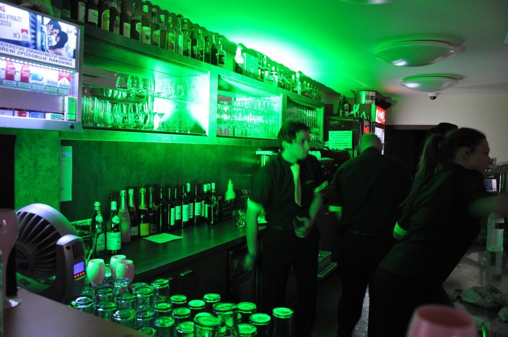 Hotel Arena Chomutov Ngoại thất bức ảnh