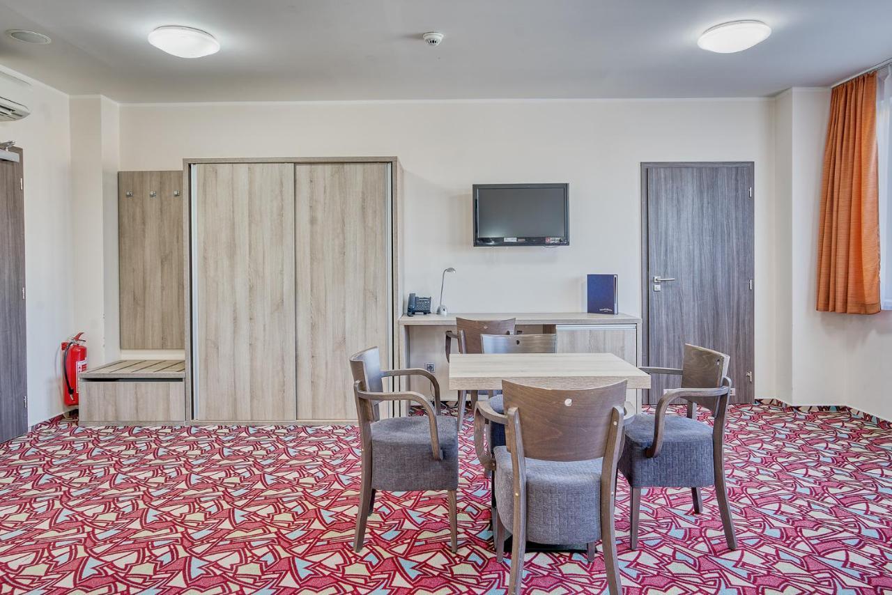 Hotel Arena Chomutov Ngoại thất bức ảnh