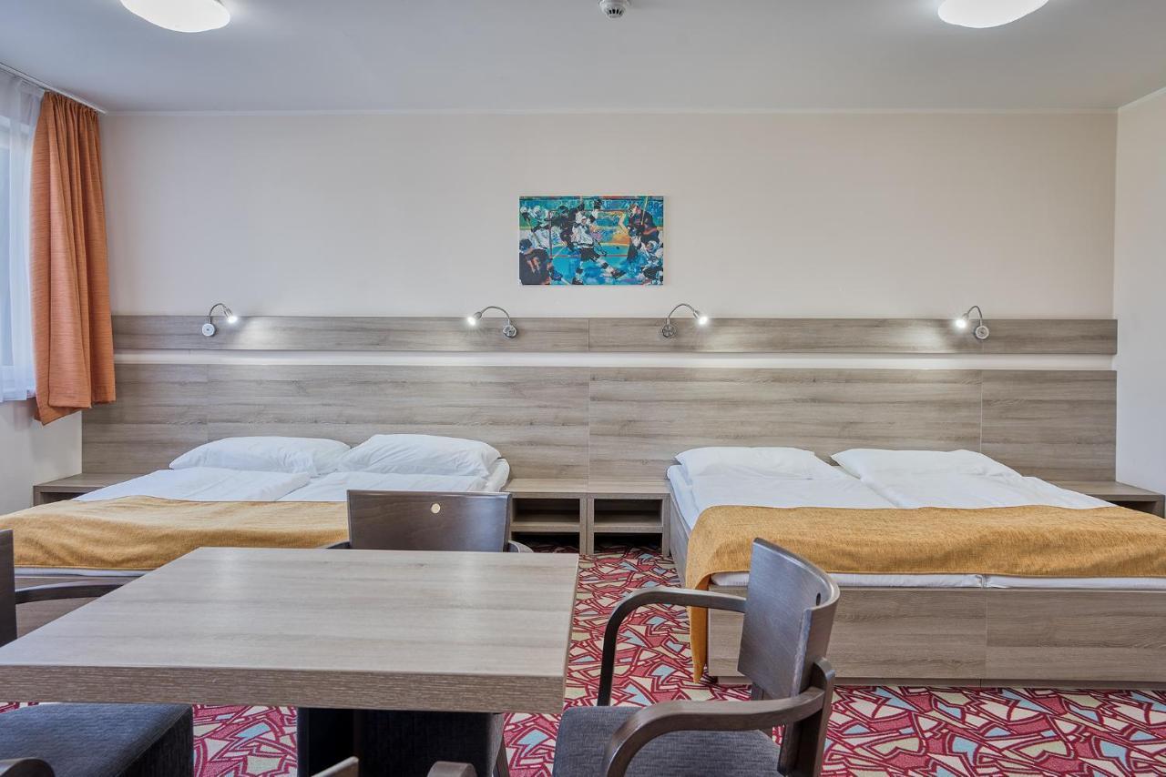 Hotel Arena Chomutov Ngoại thất bức ảnh