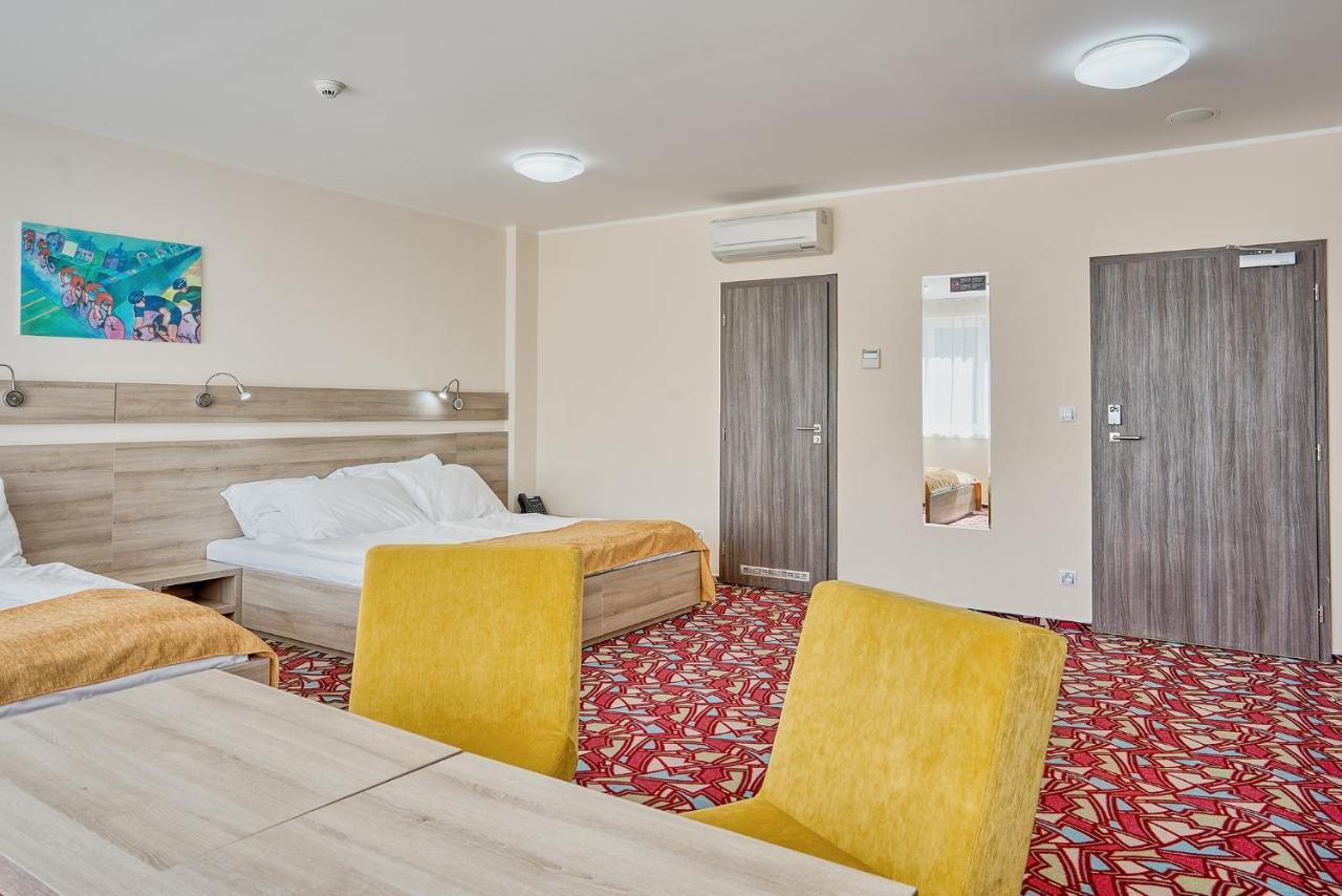 Hotel Arena Chomutov Ngoại thất bức ảnh
