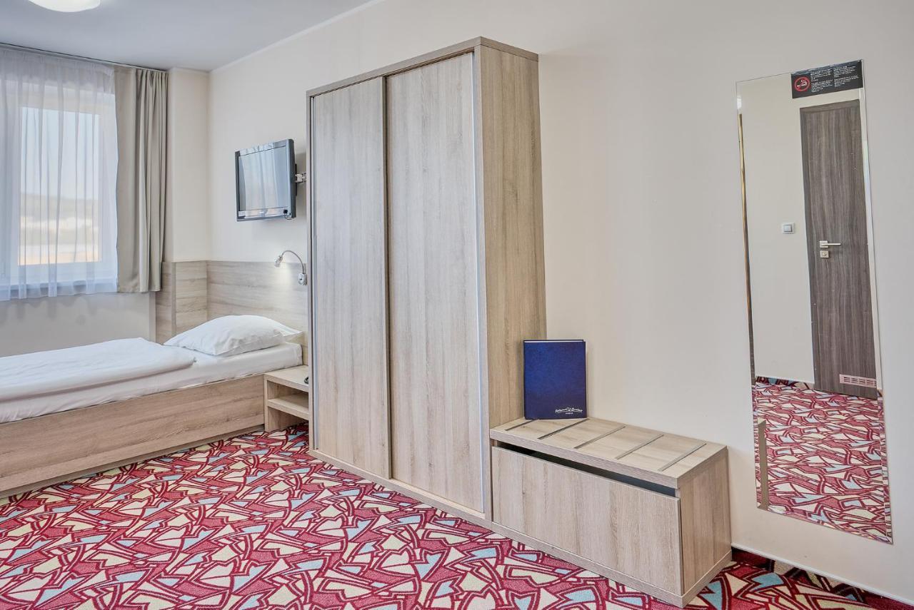 Hotel Arena Chomutov Ngoại thất bức ảnh