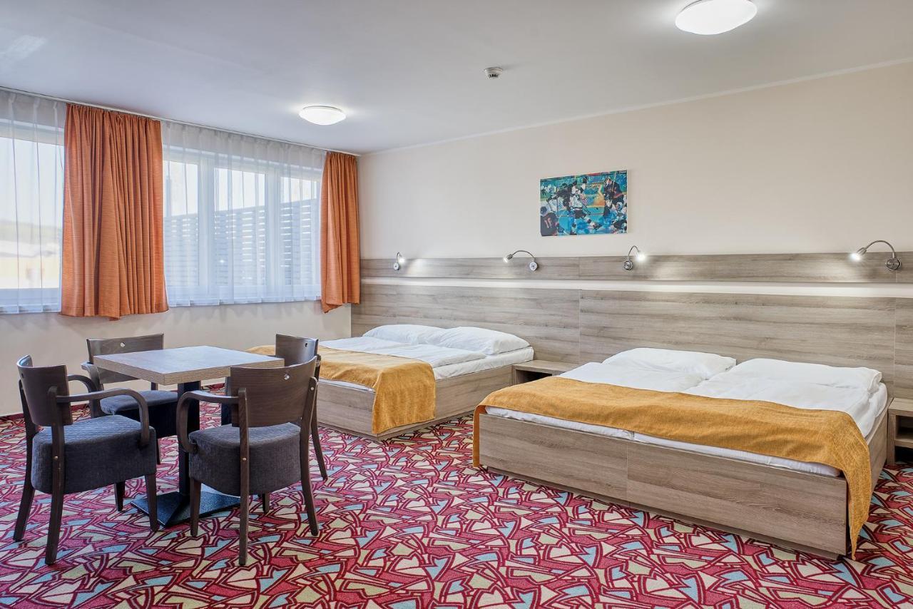 Hotel Arena Chomutov Ngoại thất bức ảnh
